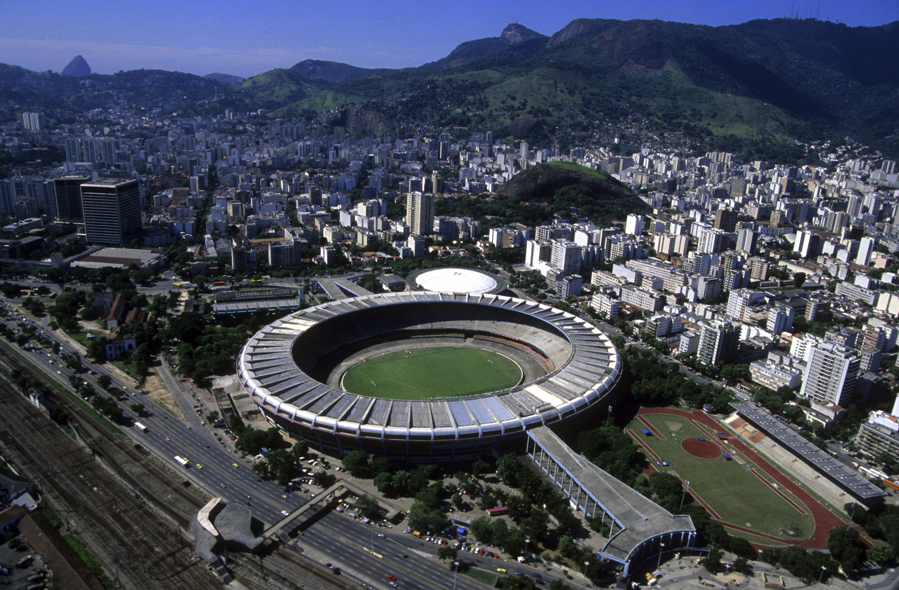 Как называется страна бразилия. Бразилия достопримечательности Маракана. Достопримечательности Рио-де-Жанейро Бразилия. Рио де Жанейро достопримечательности. Стадион Маракана.